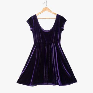 Vintage Ixia Women's Large Scoop Neck Cocktail Dress Purple Velvet